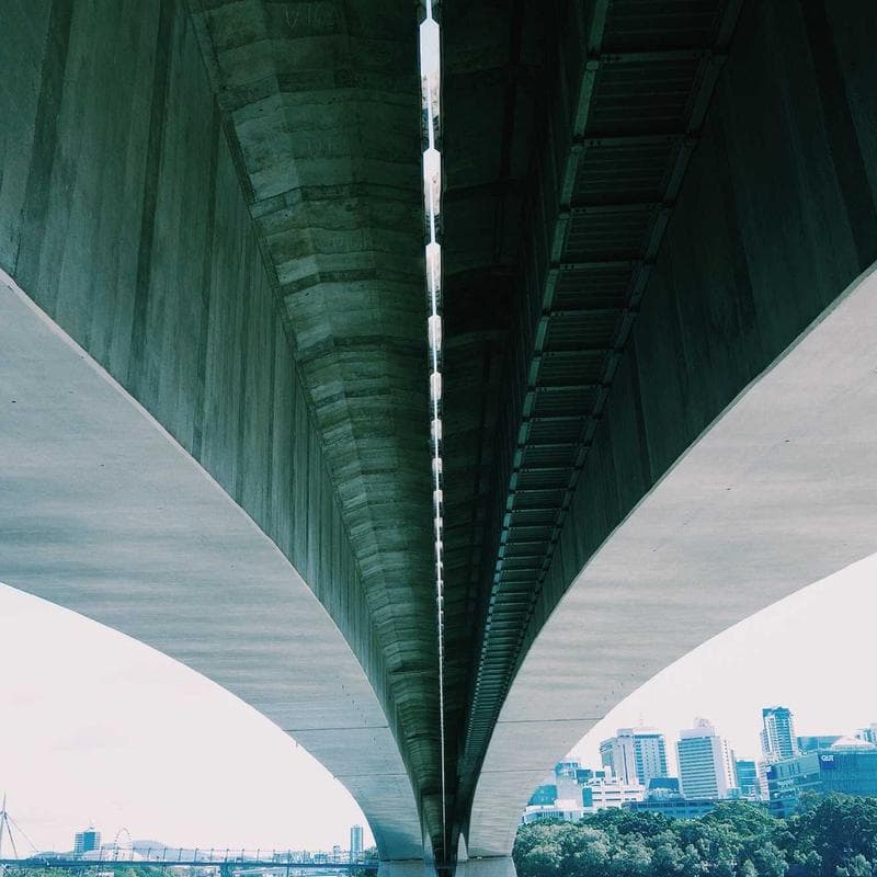 Essential Standing Desk